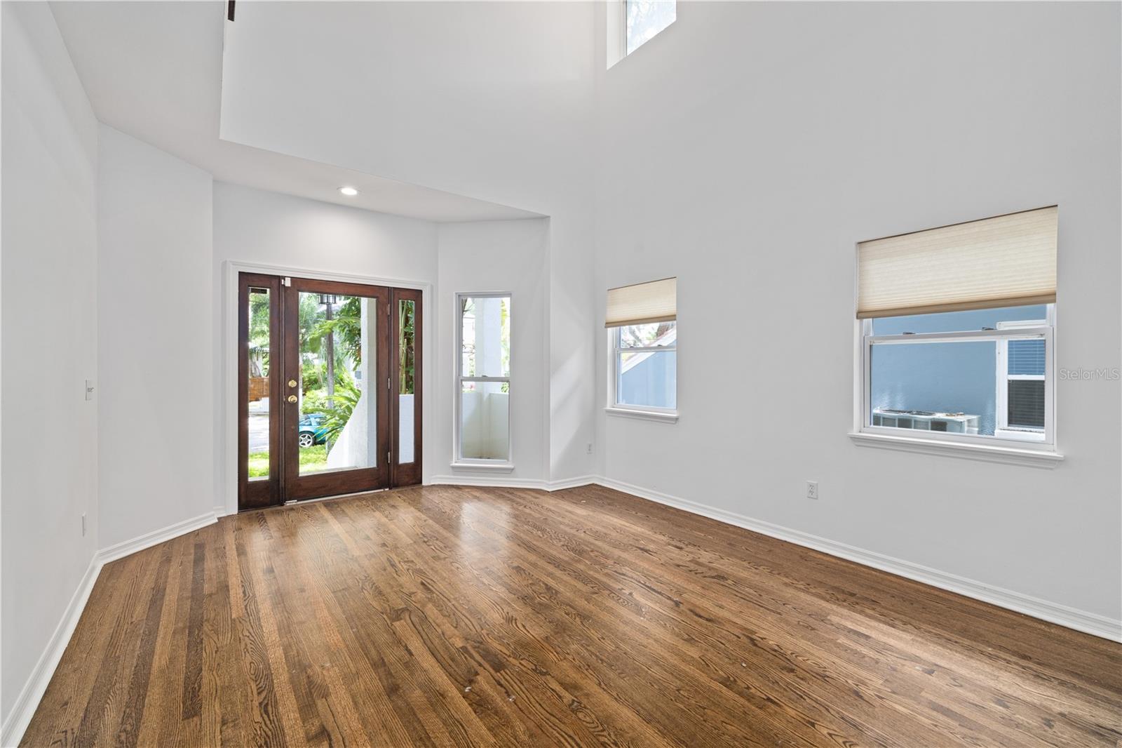 2709 W BAY AVE