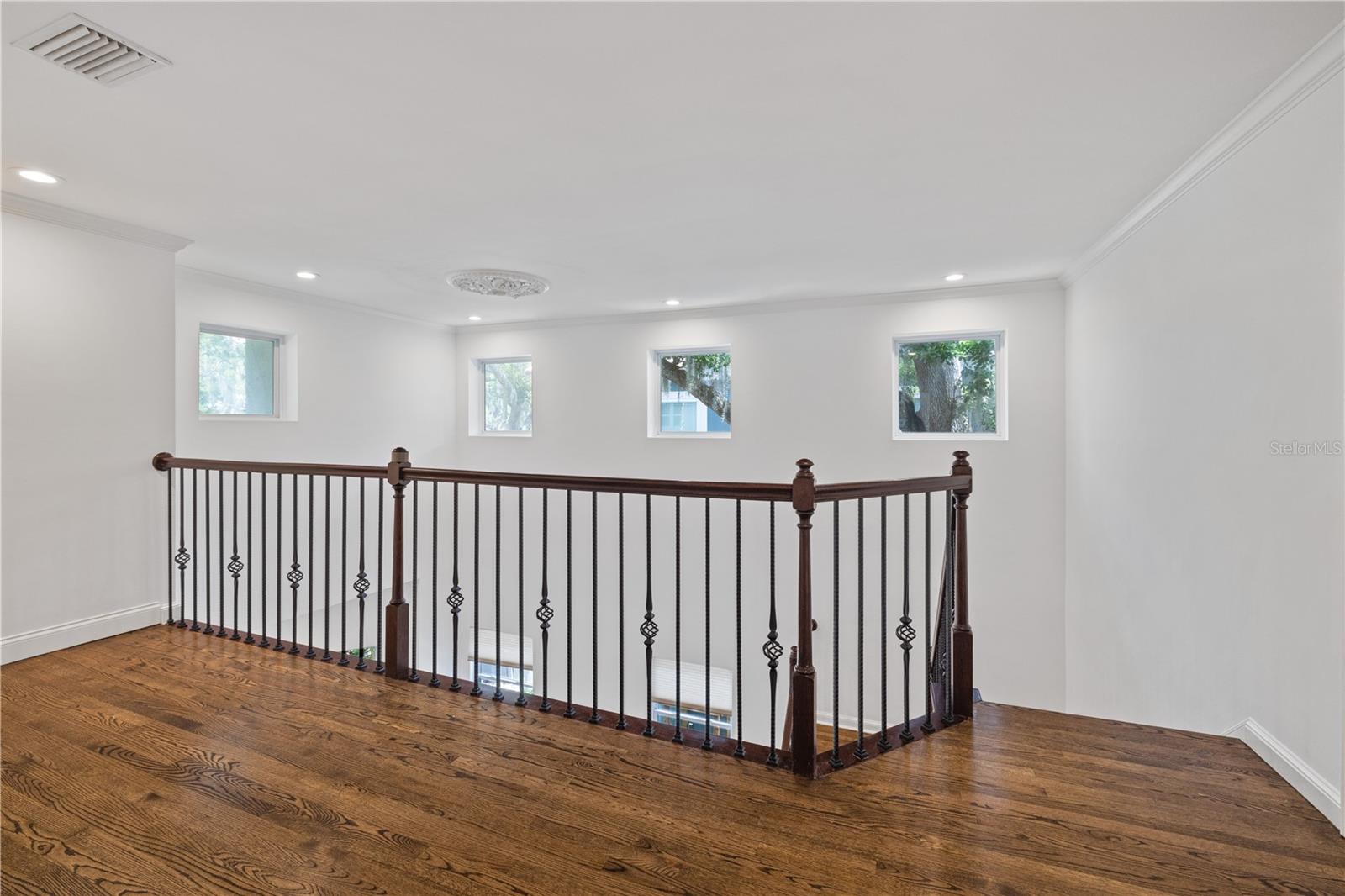 2709 W BAY AVE