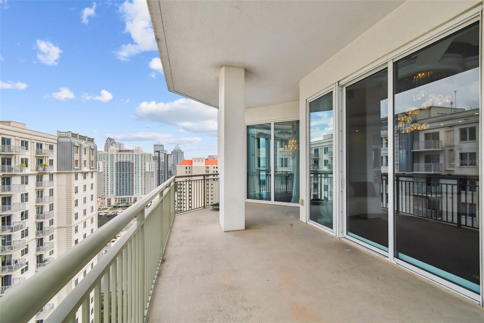 450 KNIGHTS RUN AVE #2004