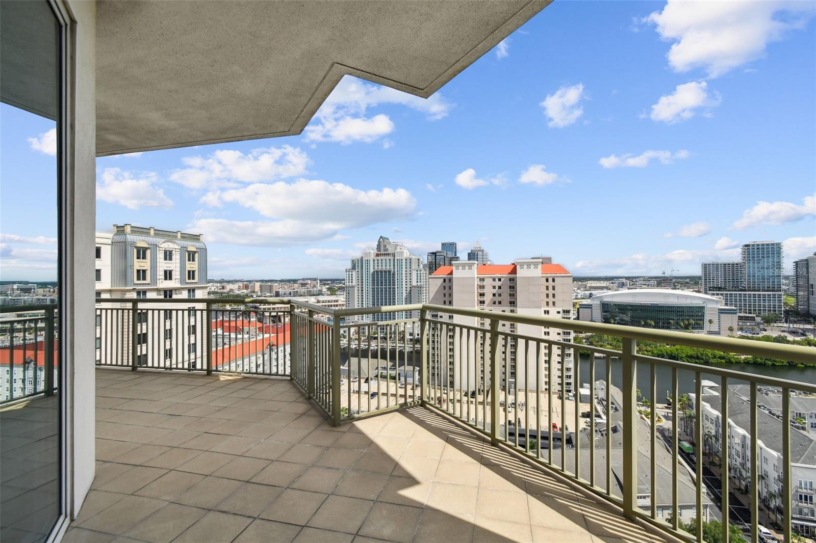 450 KNIGHTS RUN AVE #2004