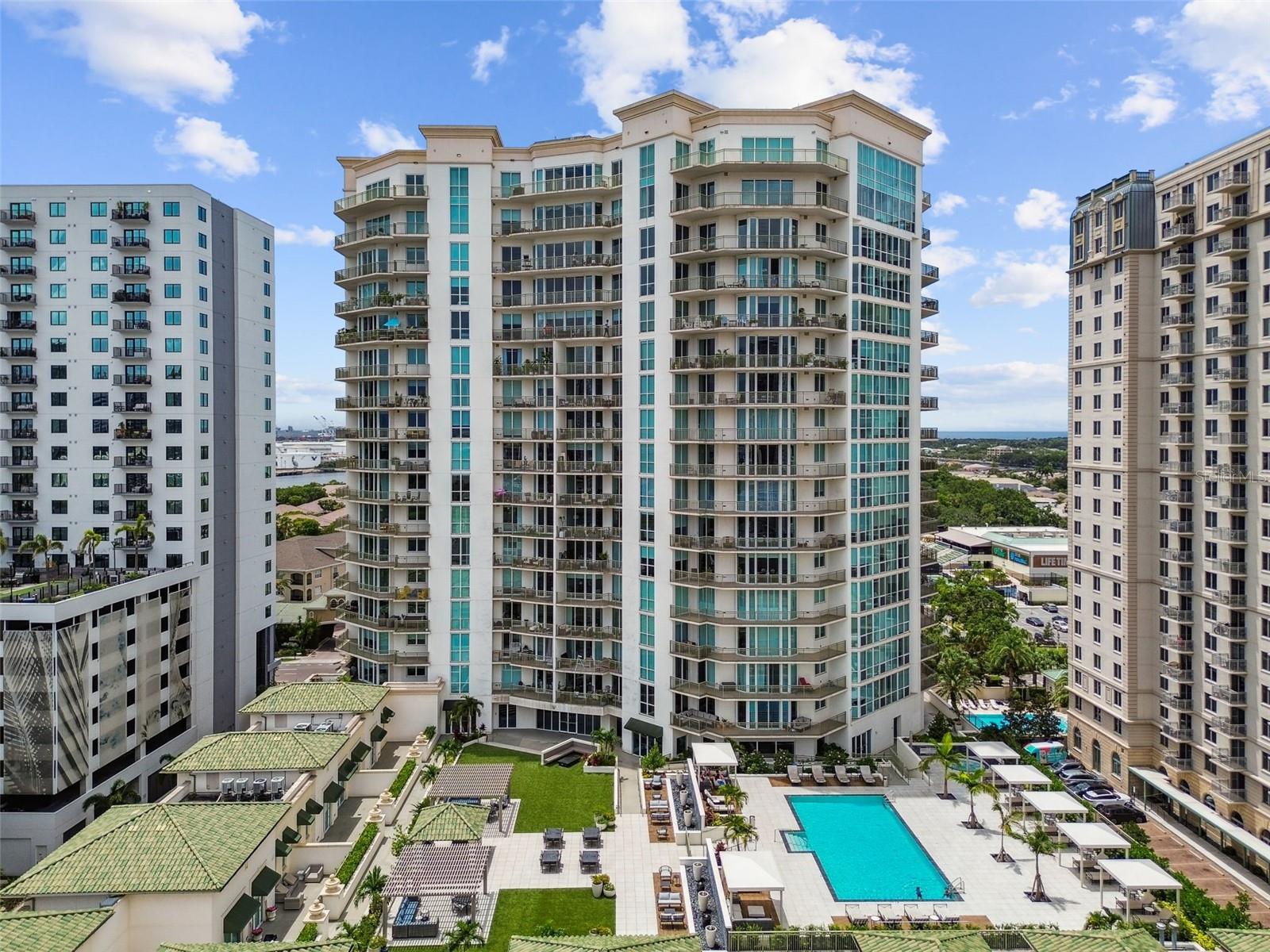 450 KNIGHTS RUN AVE #2004
