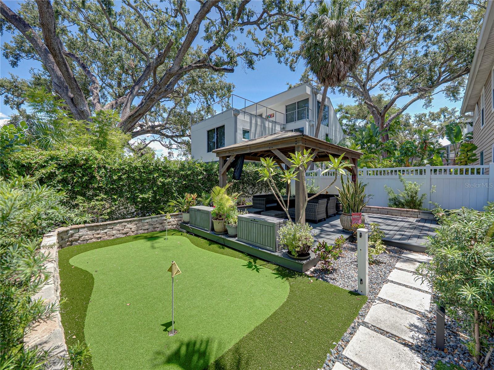 2525 W MARYLAND AVE #B