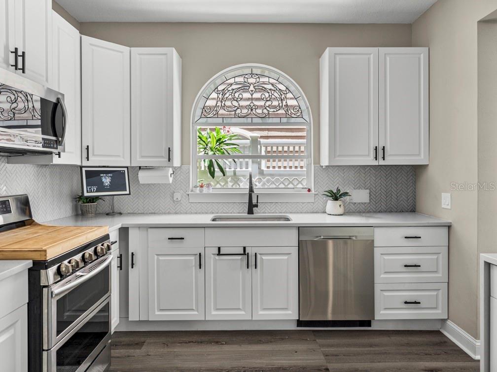 2525 W MARYLAND AVE #B