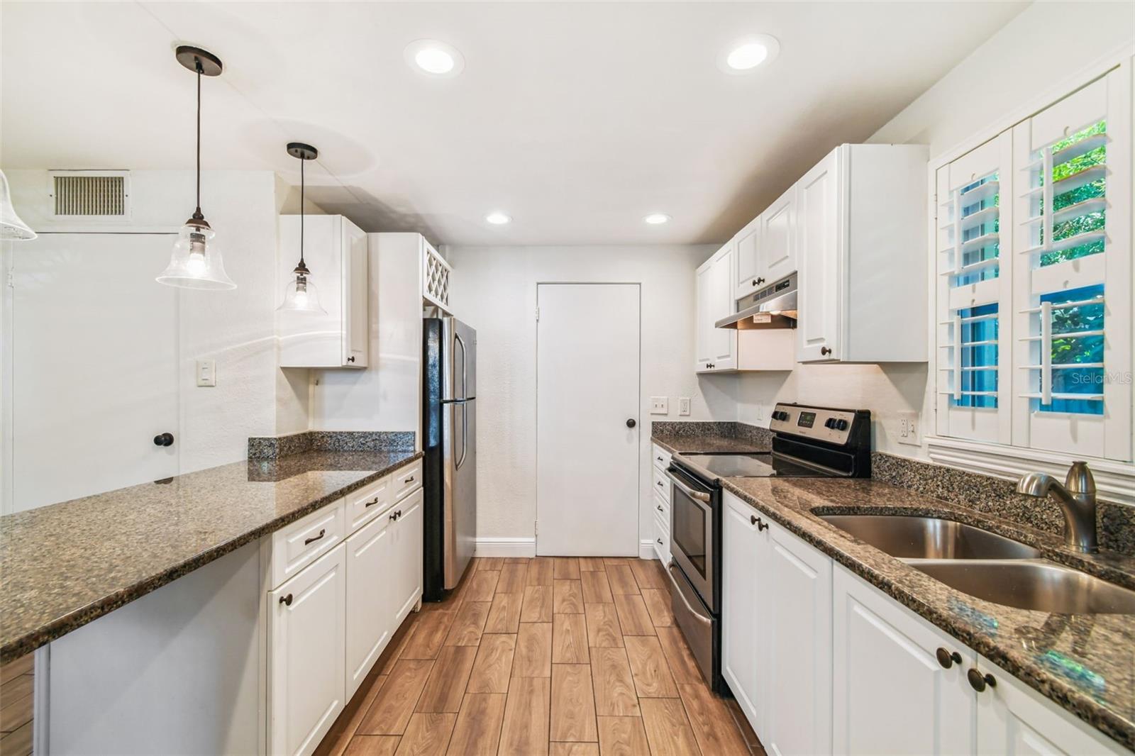 3215 W VILLA ROSA ST