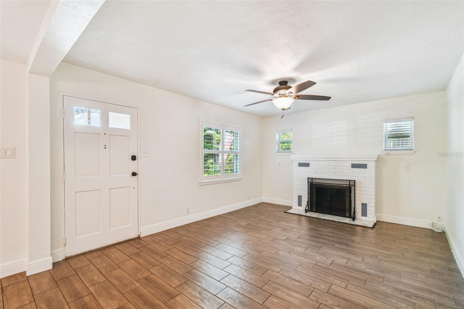 3215 W VILLA ROSA ST