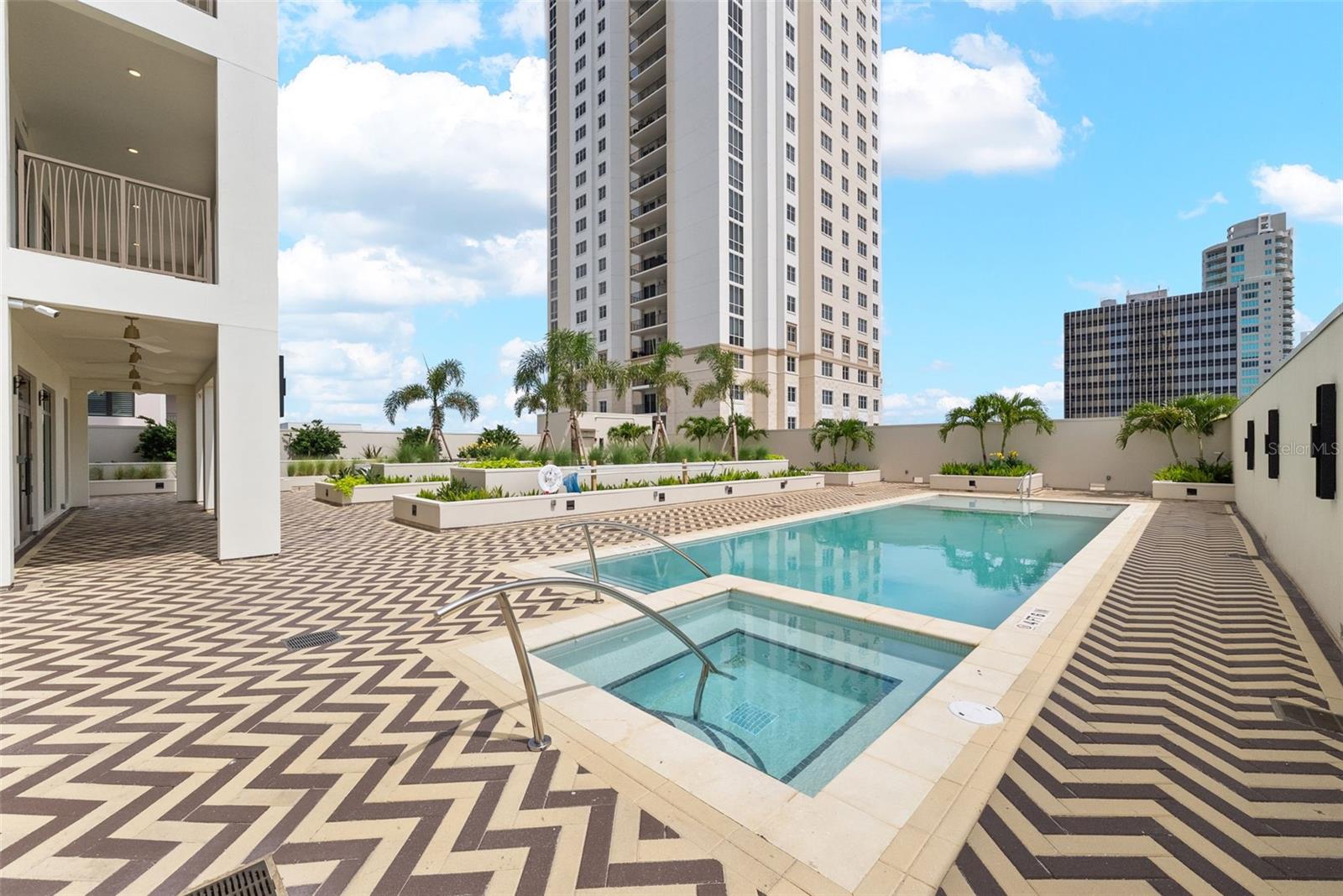 126 4TH AVE NE #1101