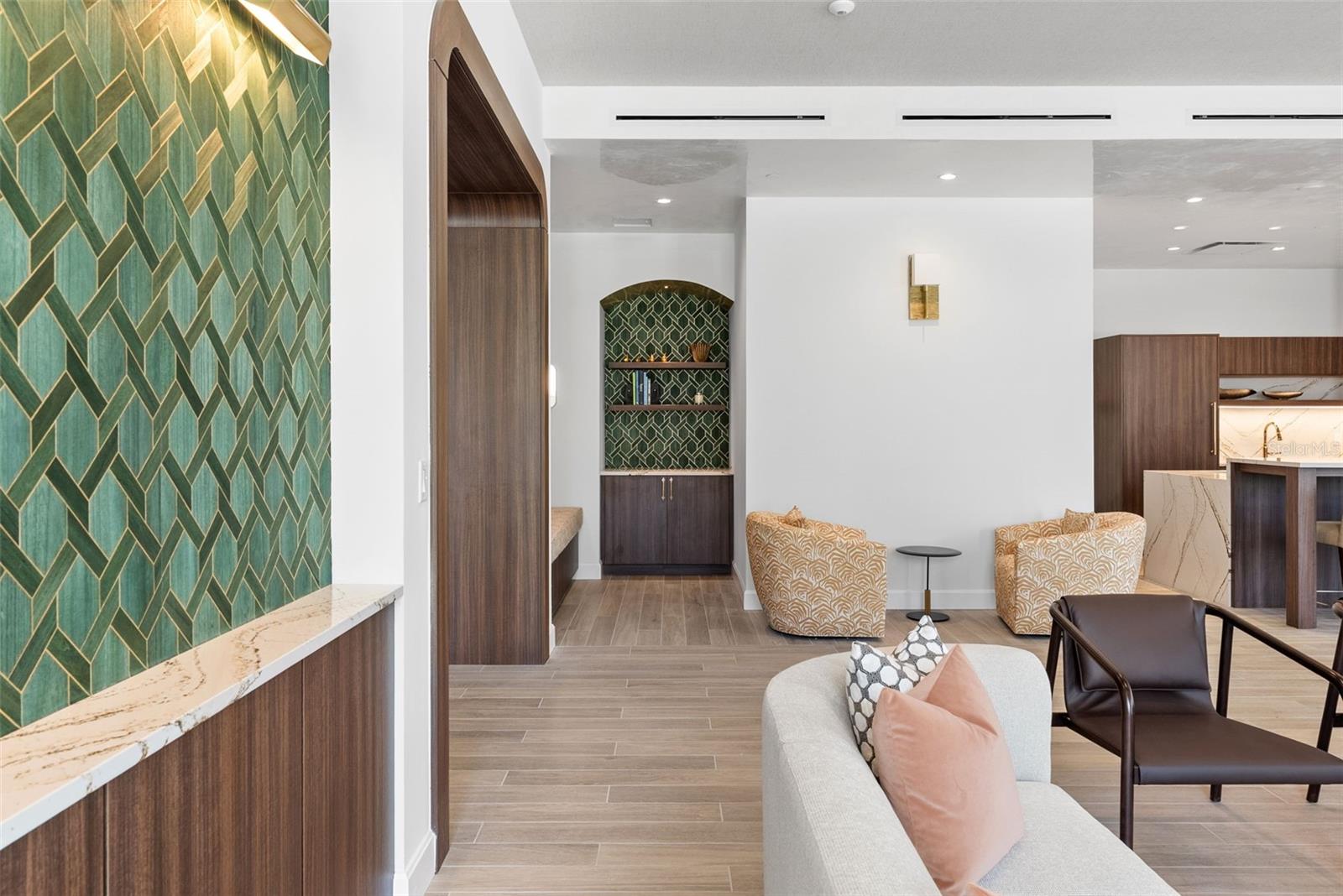 126 4TH AVE NE #1101