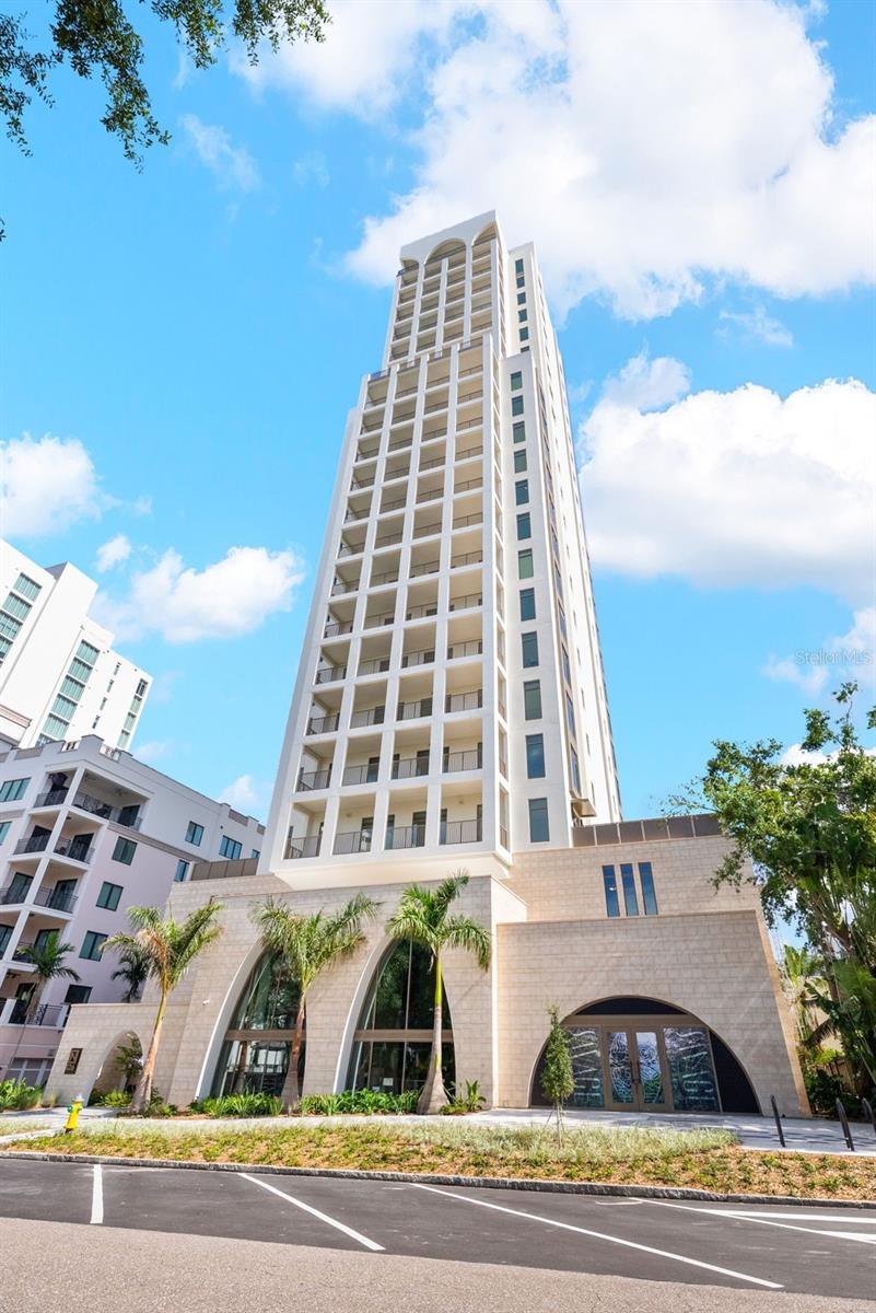 126 4TH AVE NE #1101