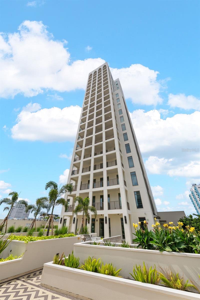 126 4TH AVE NE #1101