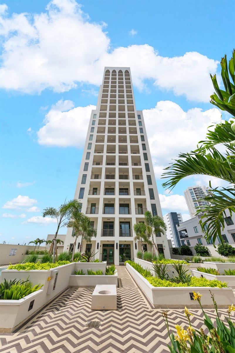 126 4TH AVE NE #1101