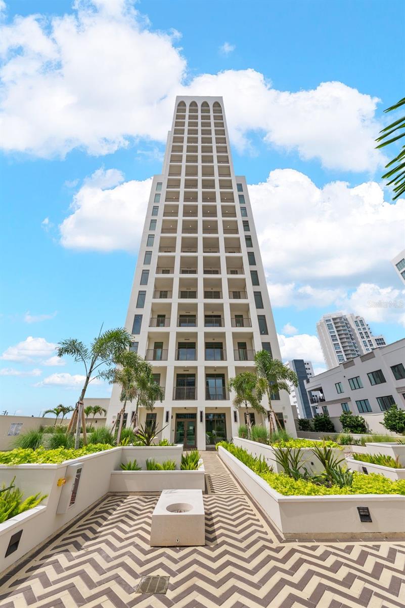 126 4TH AVE NE #1101