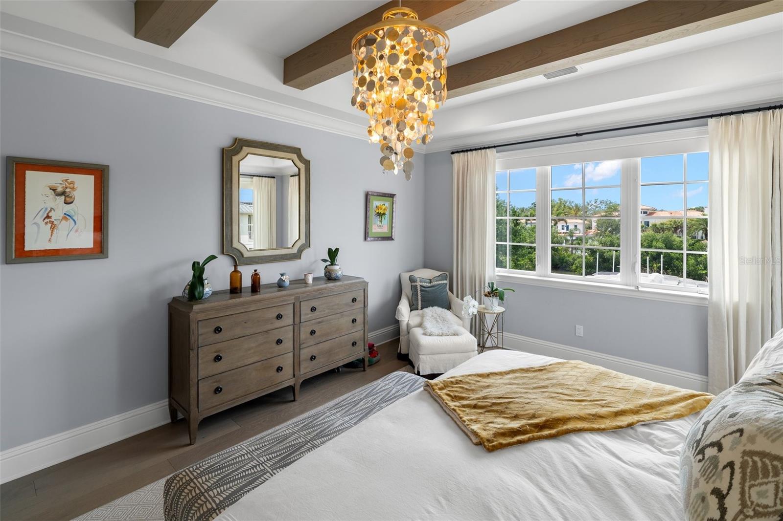 419 S SHORE CREST DR