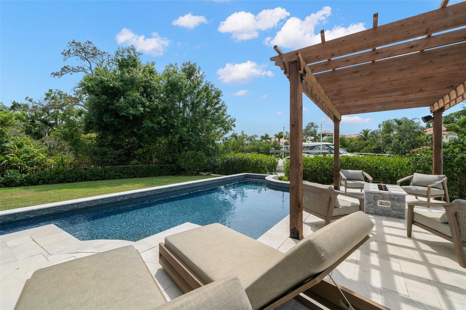 419 S SHORE CREST DR