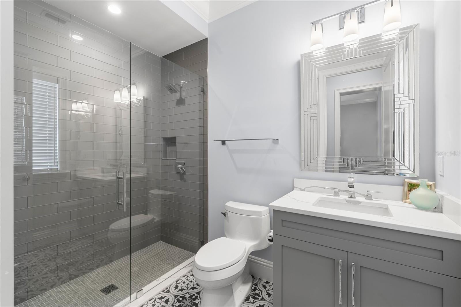 419 S SHORE CREST DR