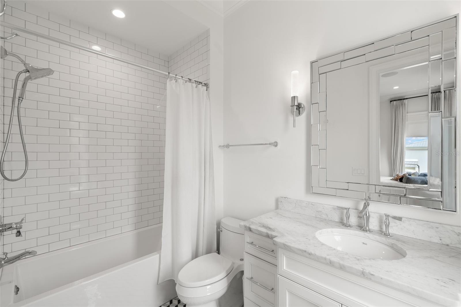 419 S SHORE CREST DR