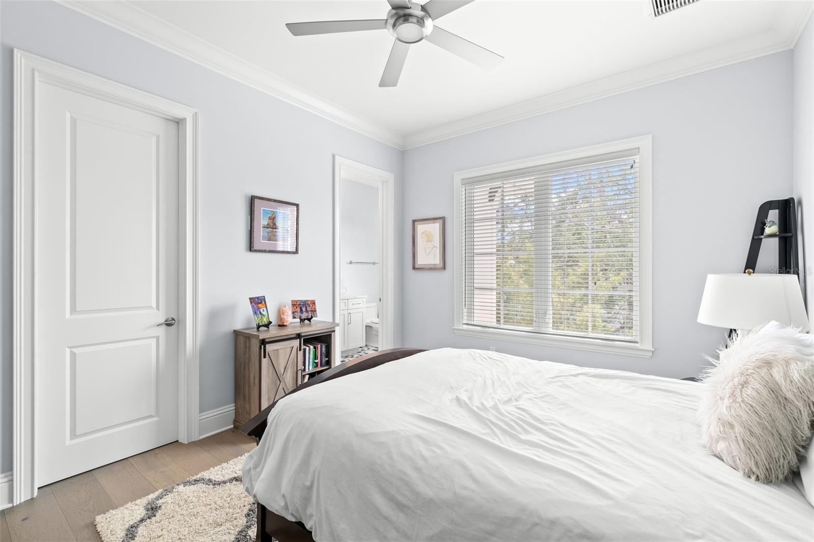 419 S SHORE CREST DR