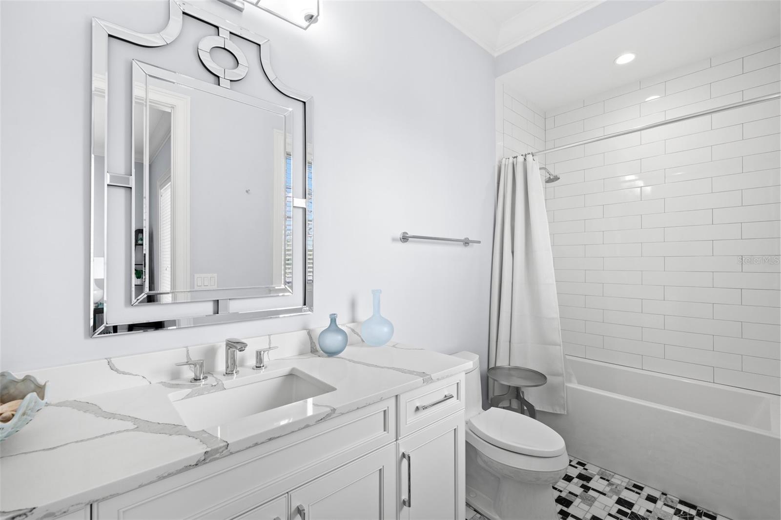 419 S SHORE CREST DR