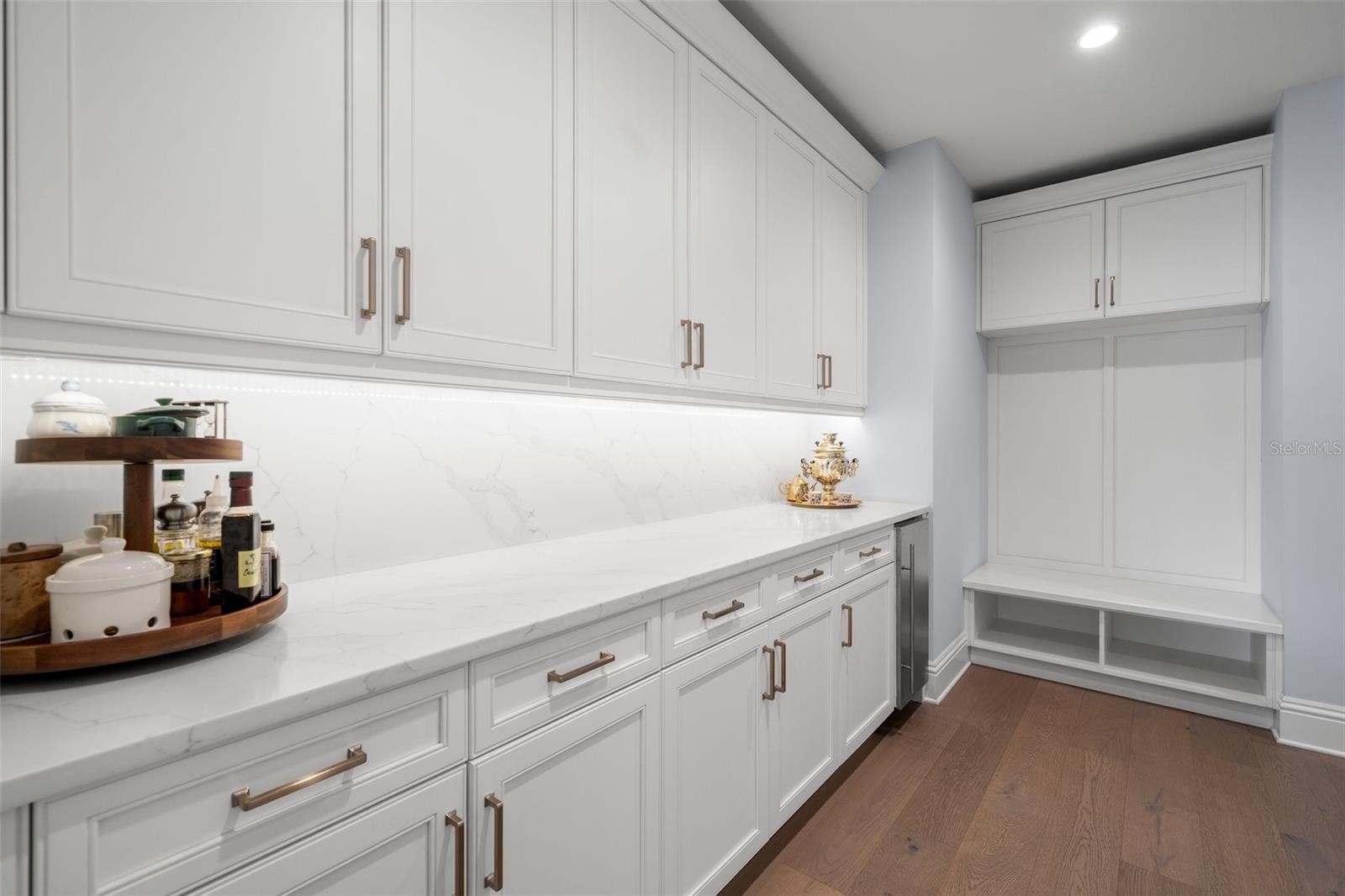 419 S SHORE CREST DR