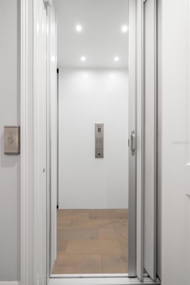 419 S SHORE CREST DR