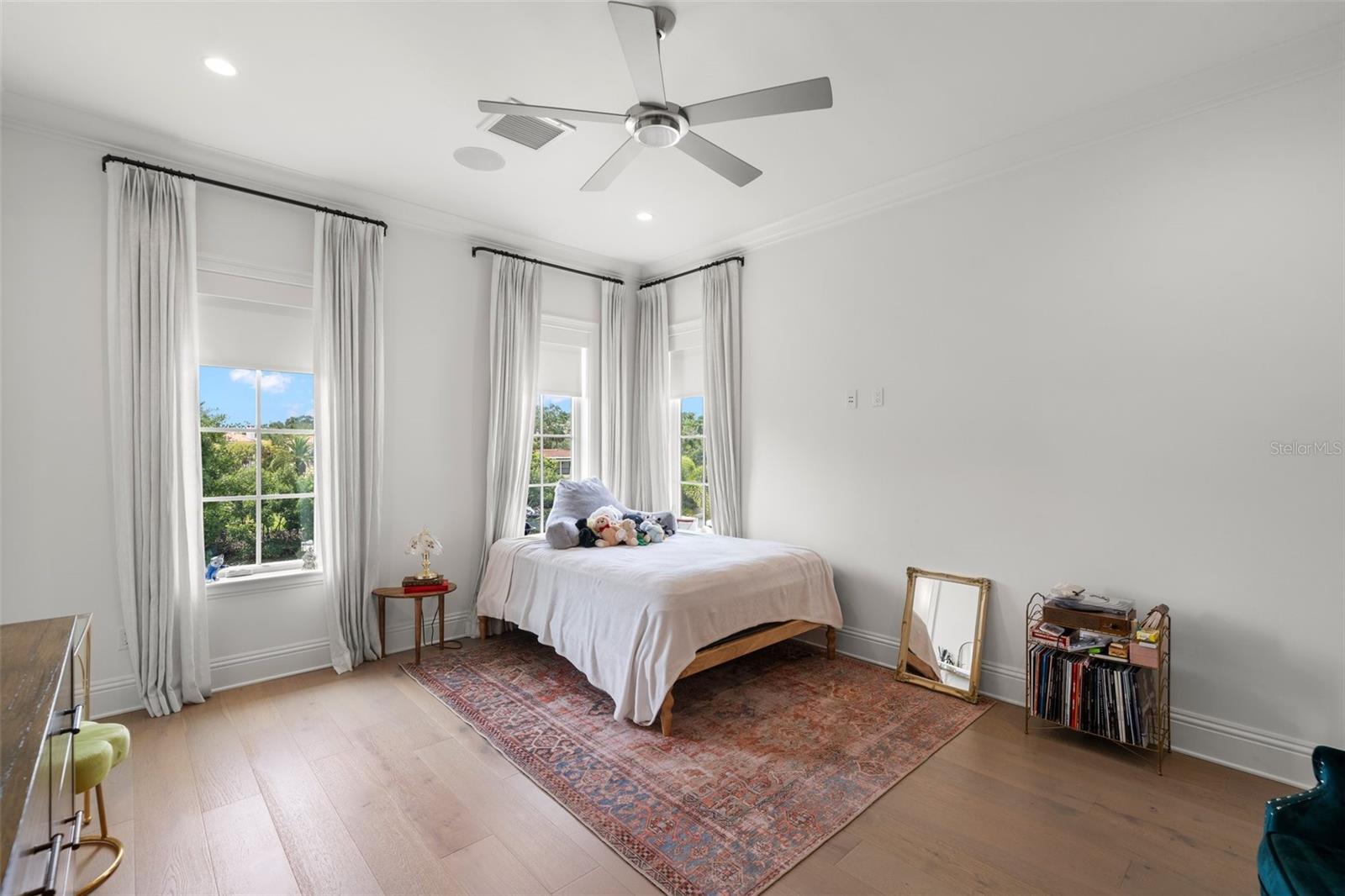 419 S SHORE CREST DR