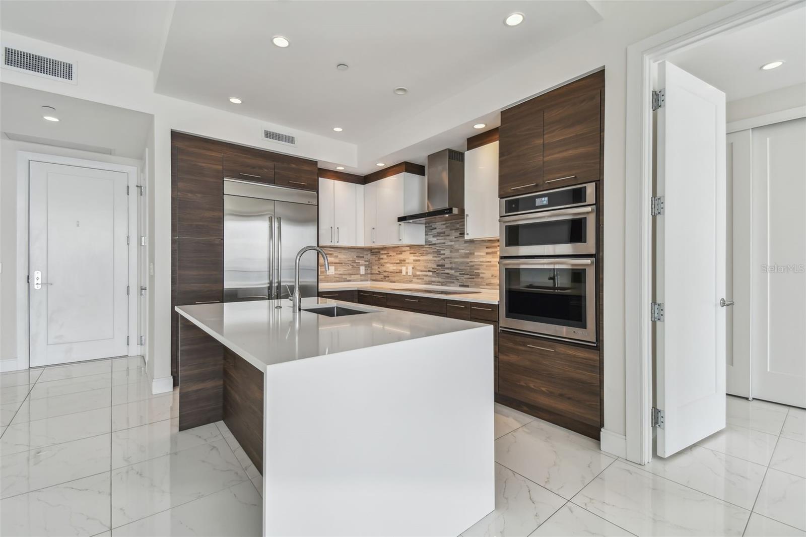 100 1ST AVE N #2304