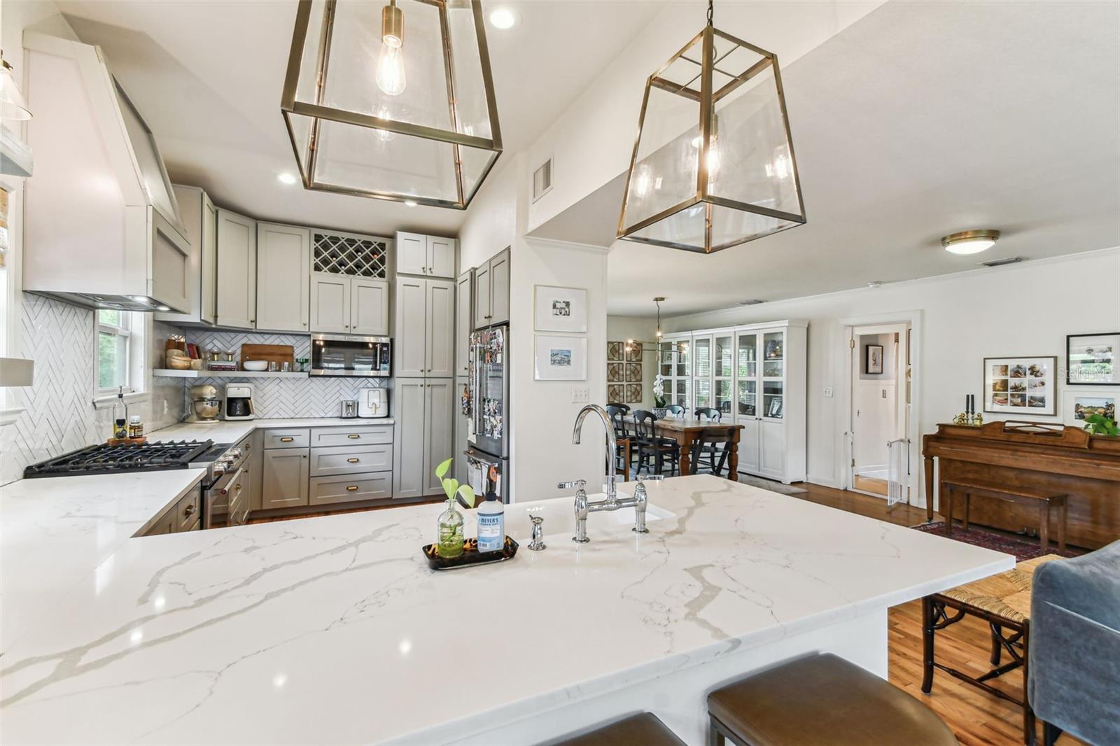 3004 W SAN MIGUEL ST