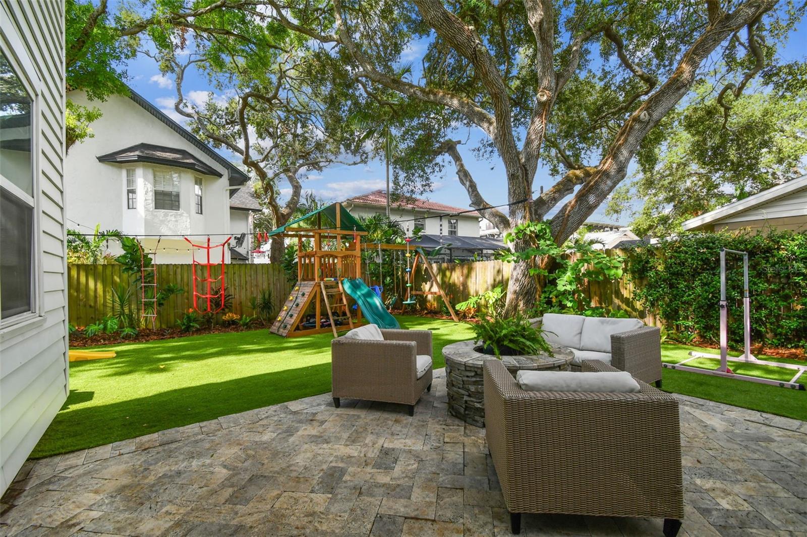 3004 W SAN MIGUEL ST