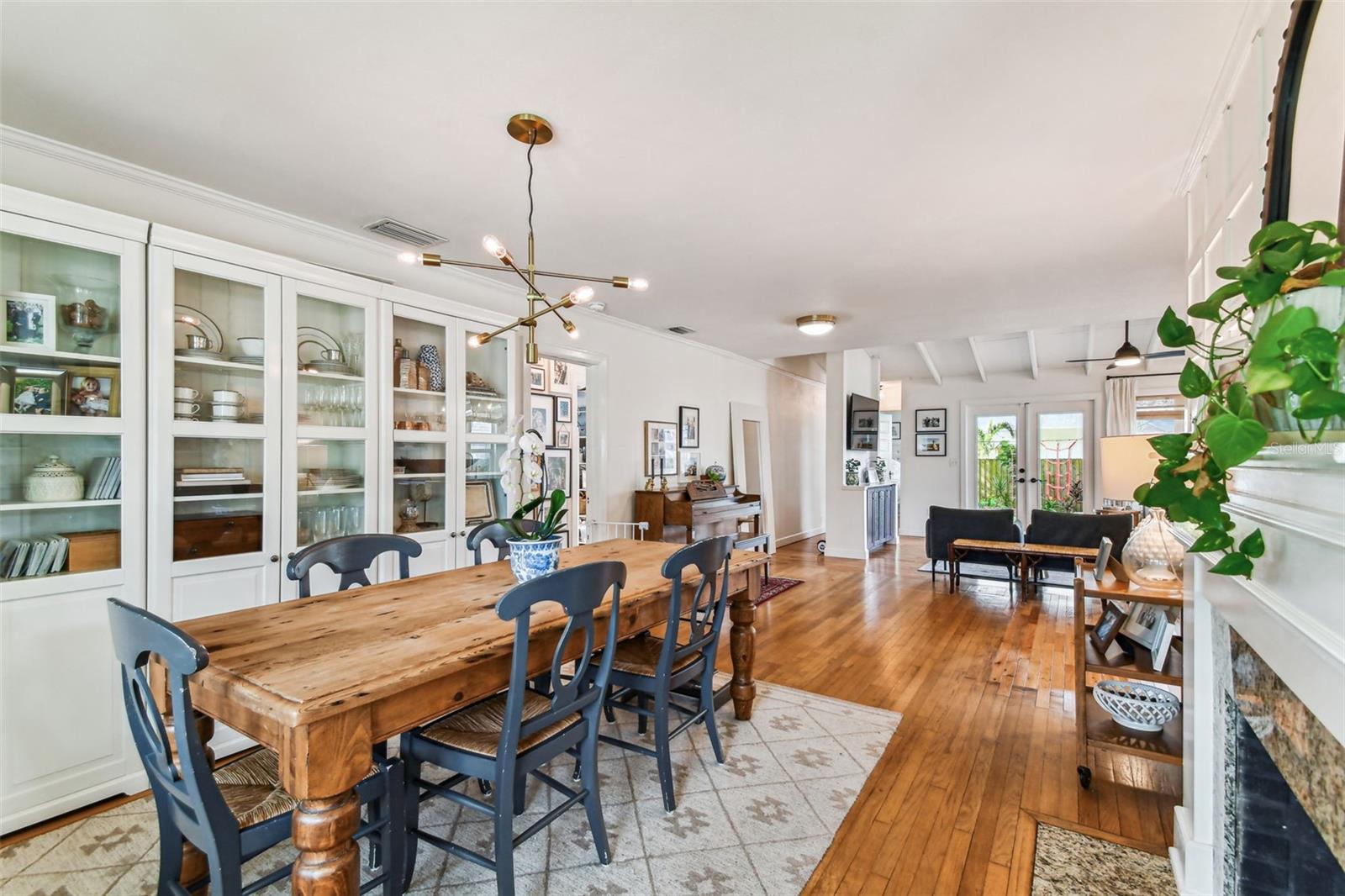 3004 W SAN MIGUEL ST