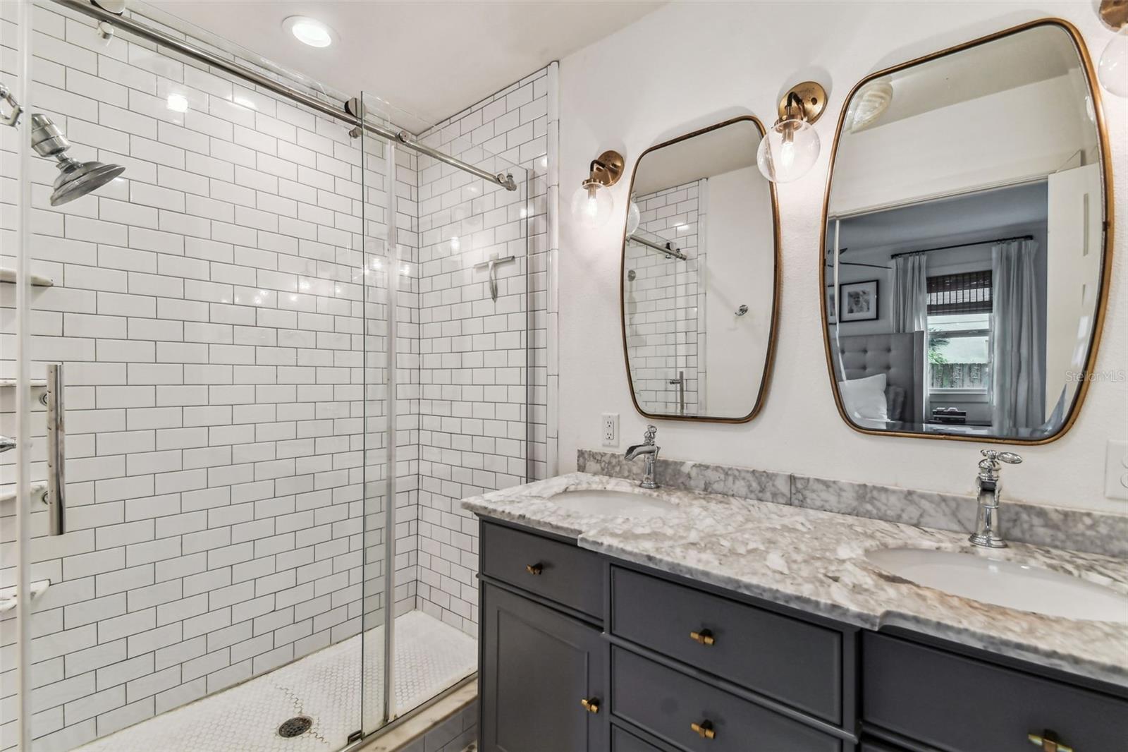 3004 W SAN MIGUEL ST