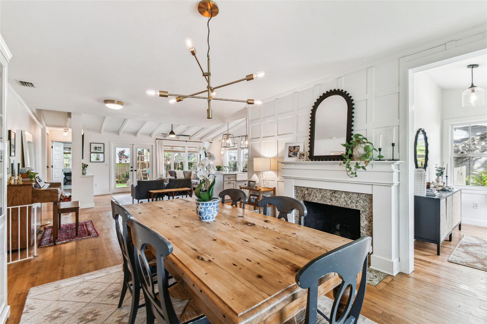 3004 W SAN MIGUEL ST