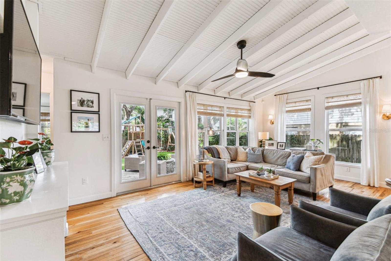 3004 W SAN MIGUEL ST