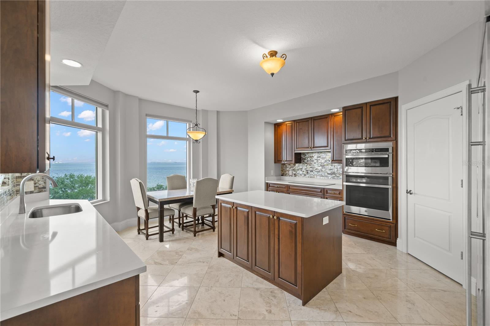 4201 BAYSHORE BLVD #502