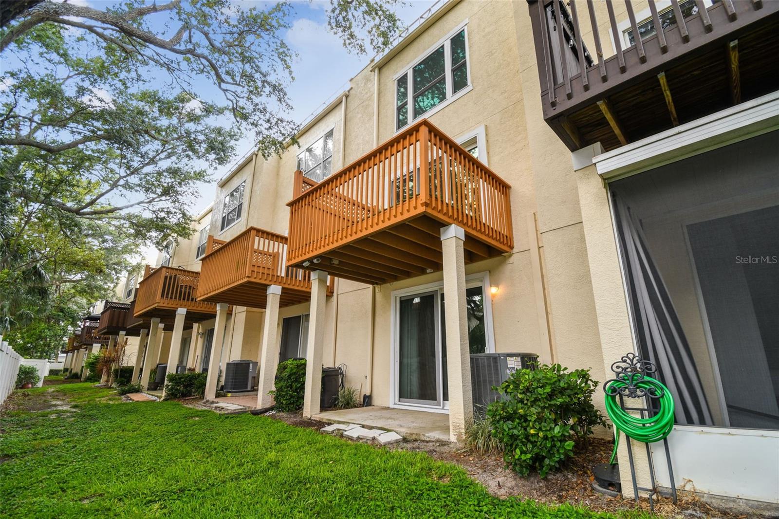 3183 BAYSHORE OAKS DR