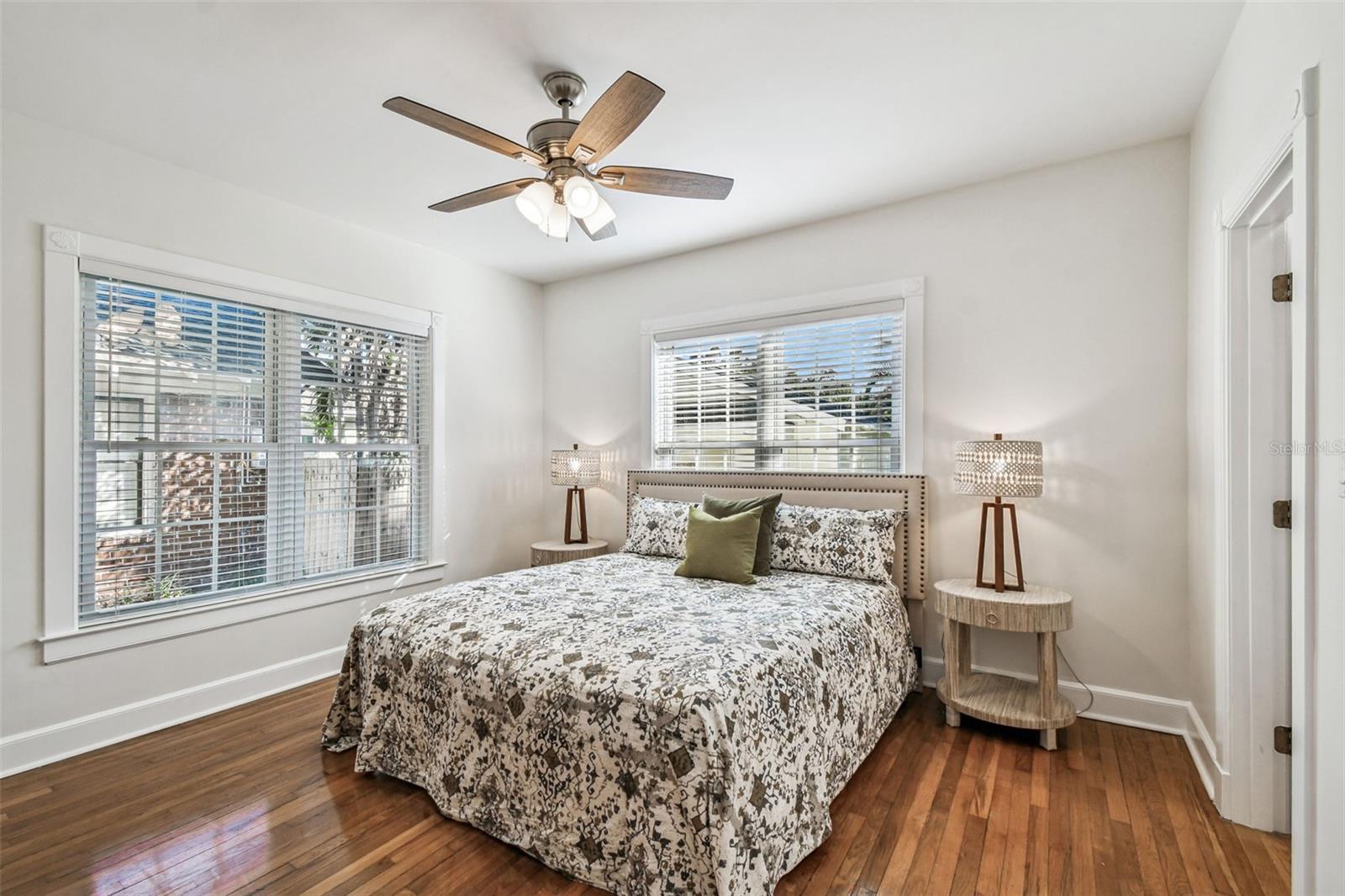 2908 W SAN ISIDRO ST