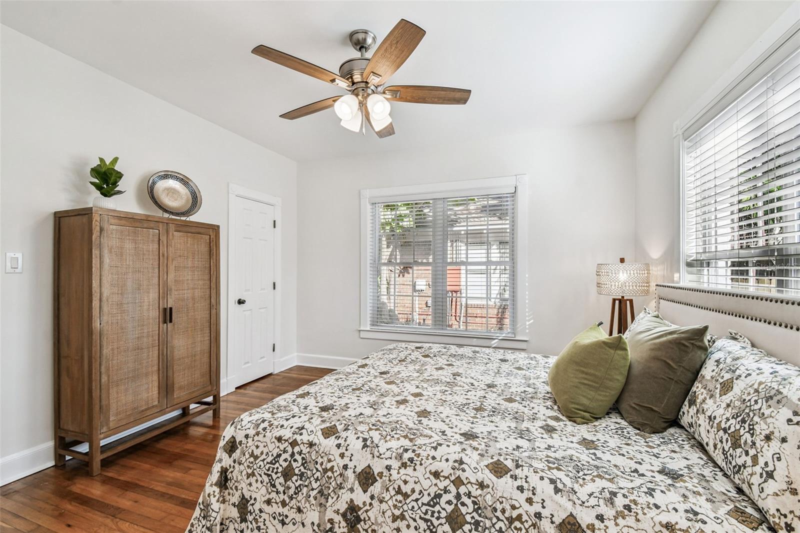 2908 W SAN ISIDRO ST