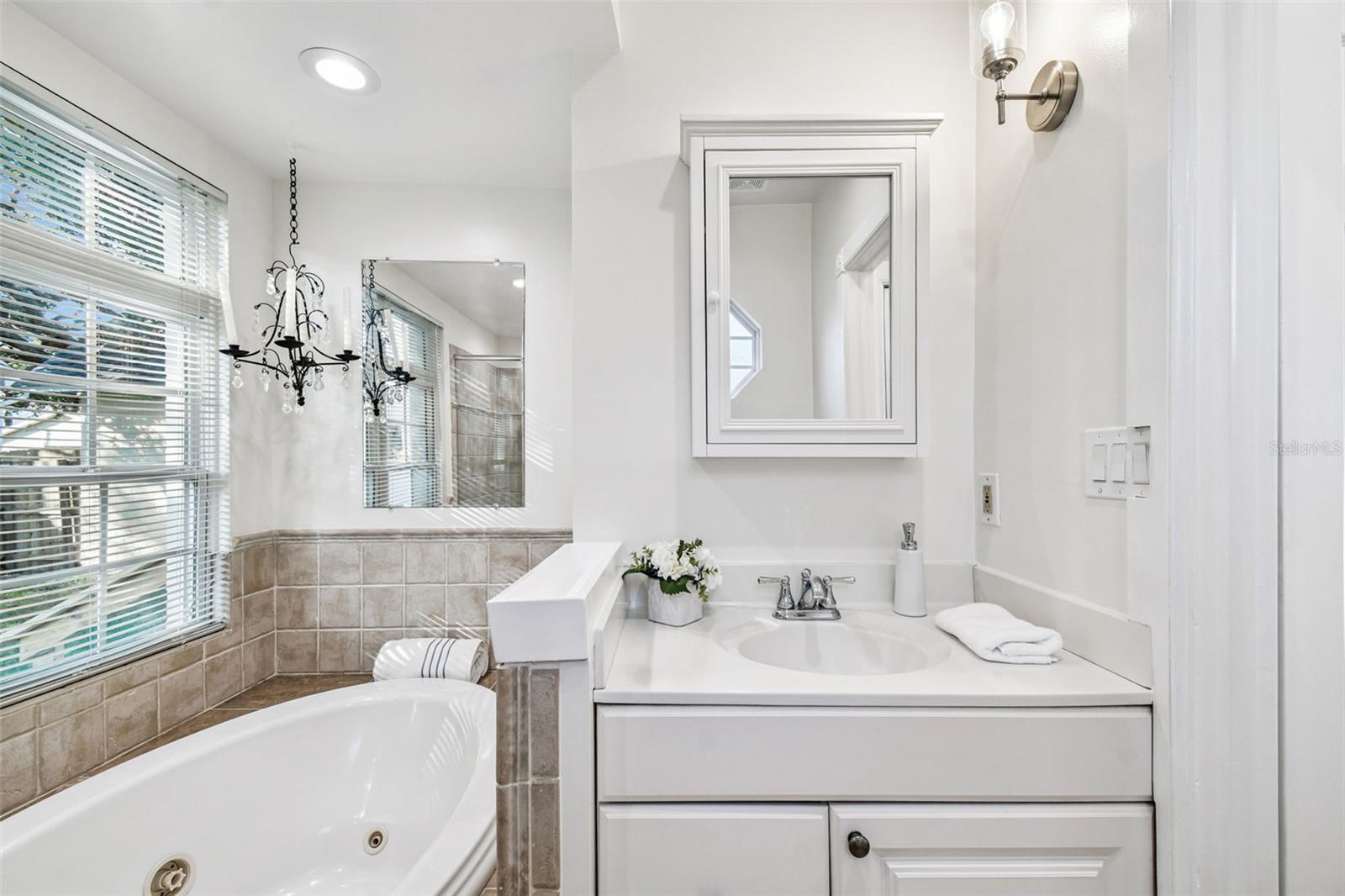 2908 W SAN ISIDRO ST