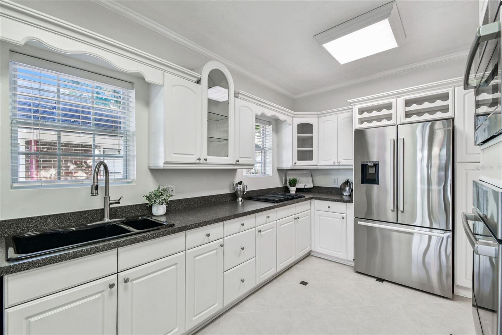 2908 W SAN ISIDRO ST