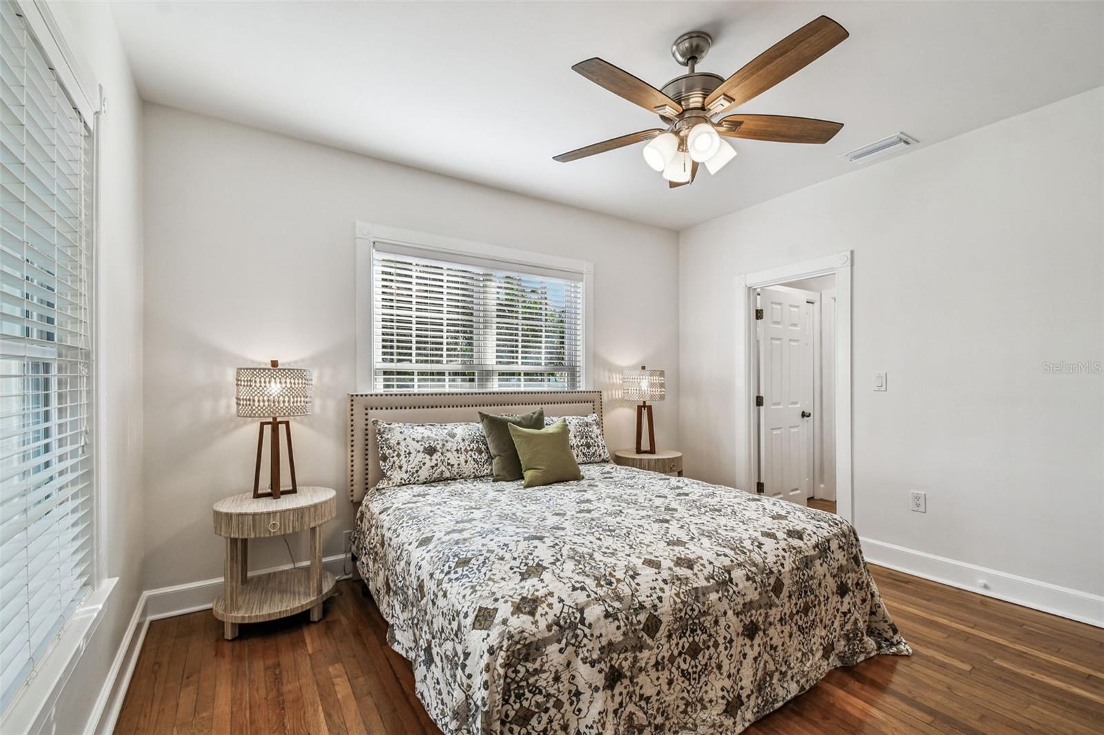 2908 W SAN ISIDRO ST