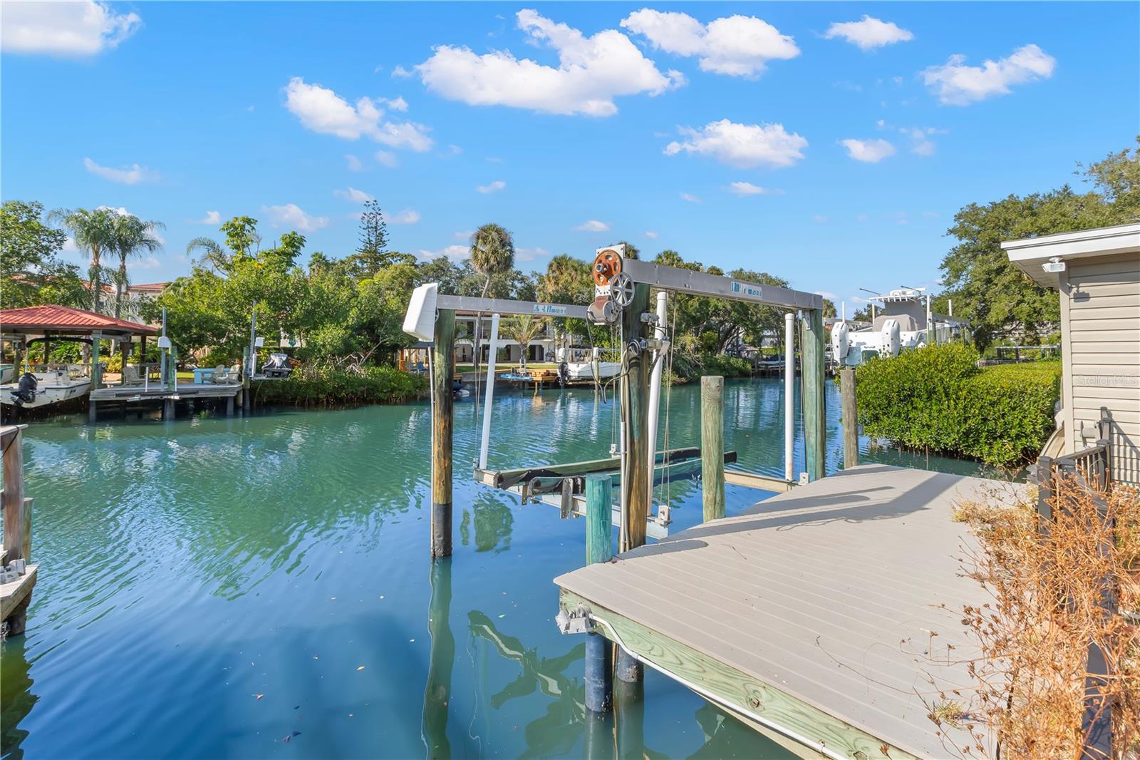 415 S SHORE CREST DR