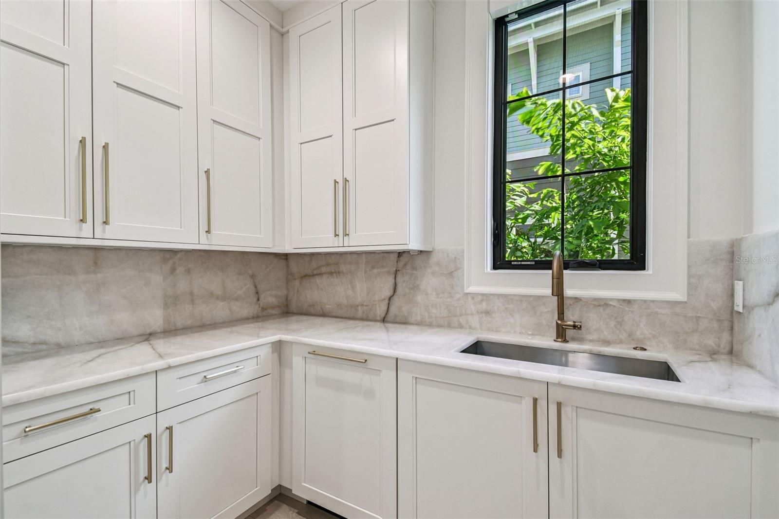 2915 W HARBOR VIEW AVE