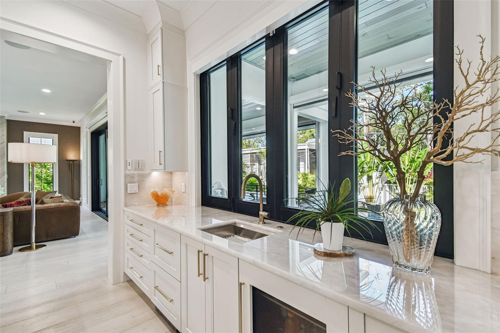 2915 W HARBOR VIEW AVE