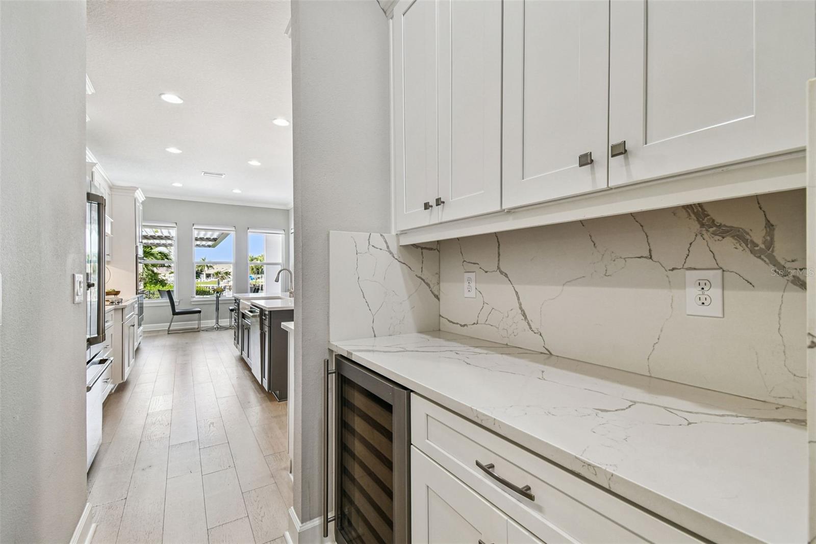 4054 ROCKY SHORES DR