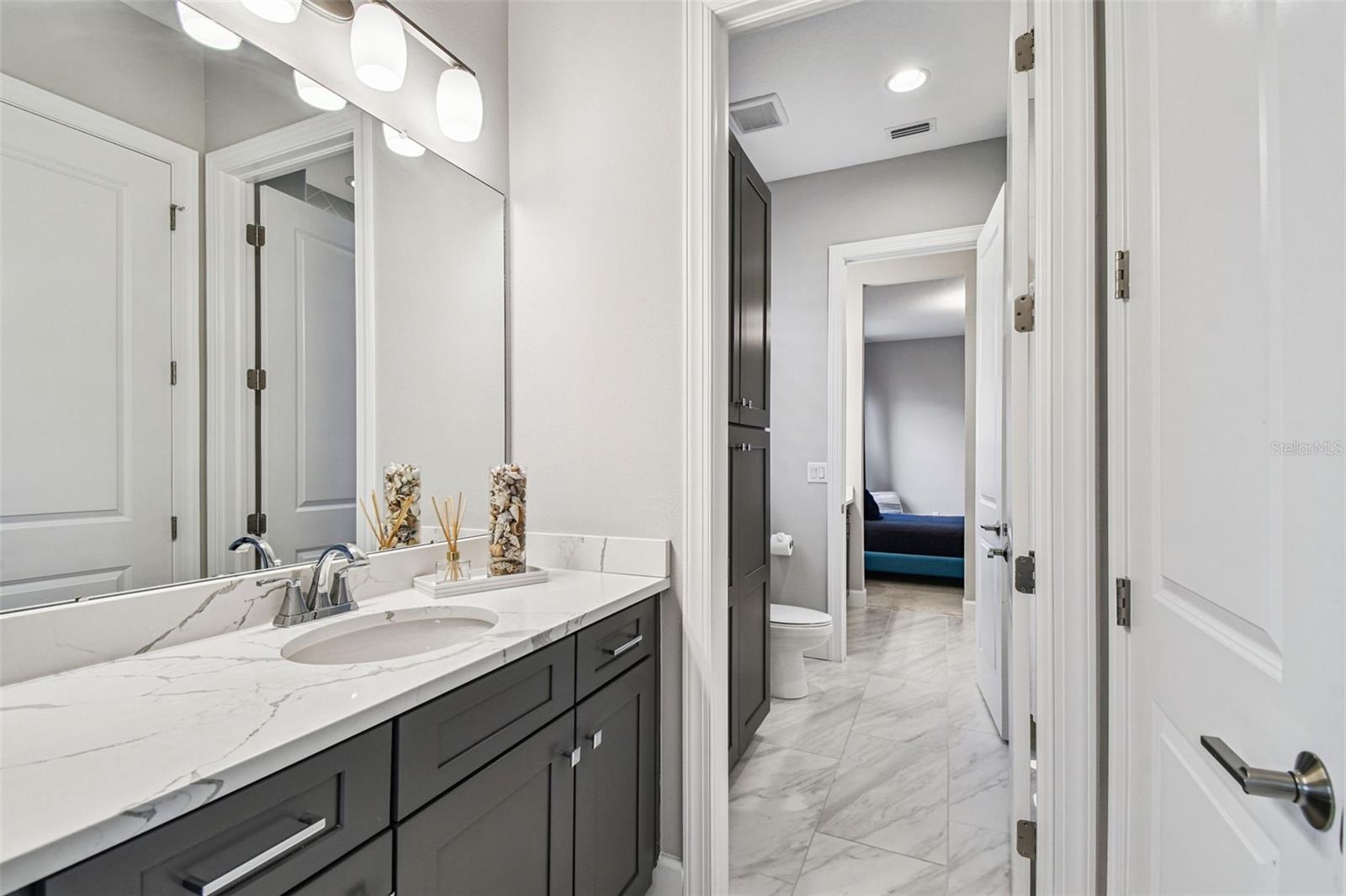 4054 ROCKY SHORES DR