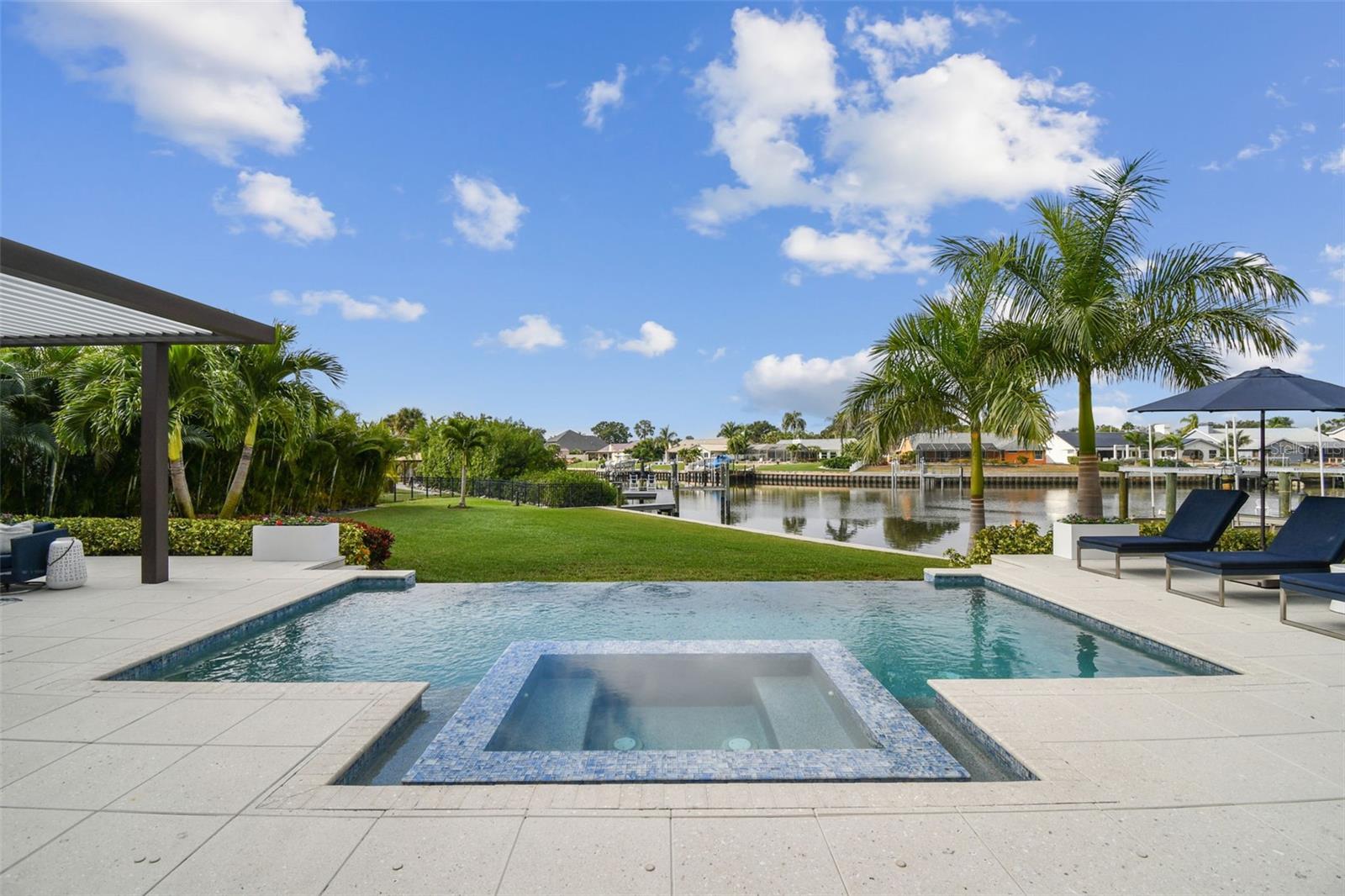 4054 ROCKY SHORES DR