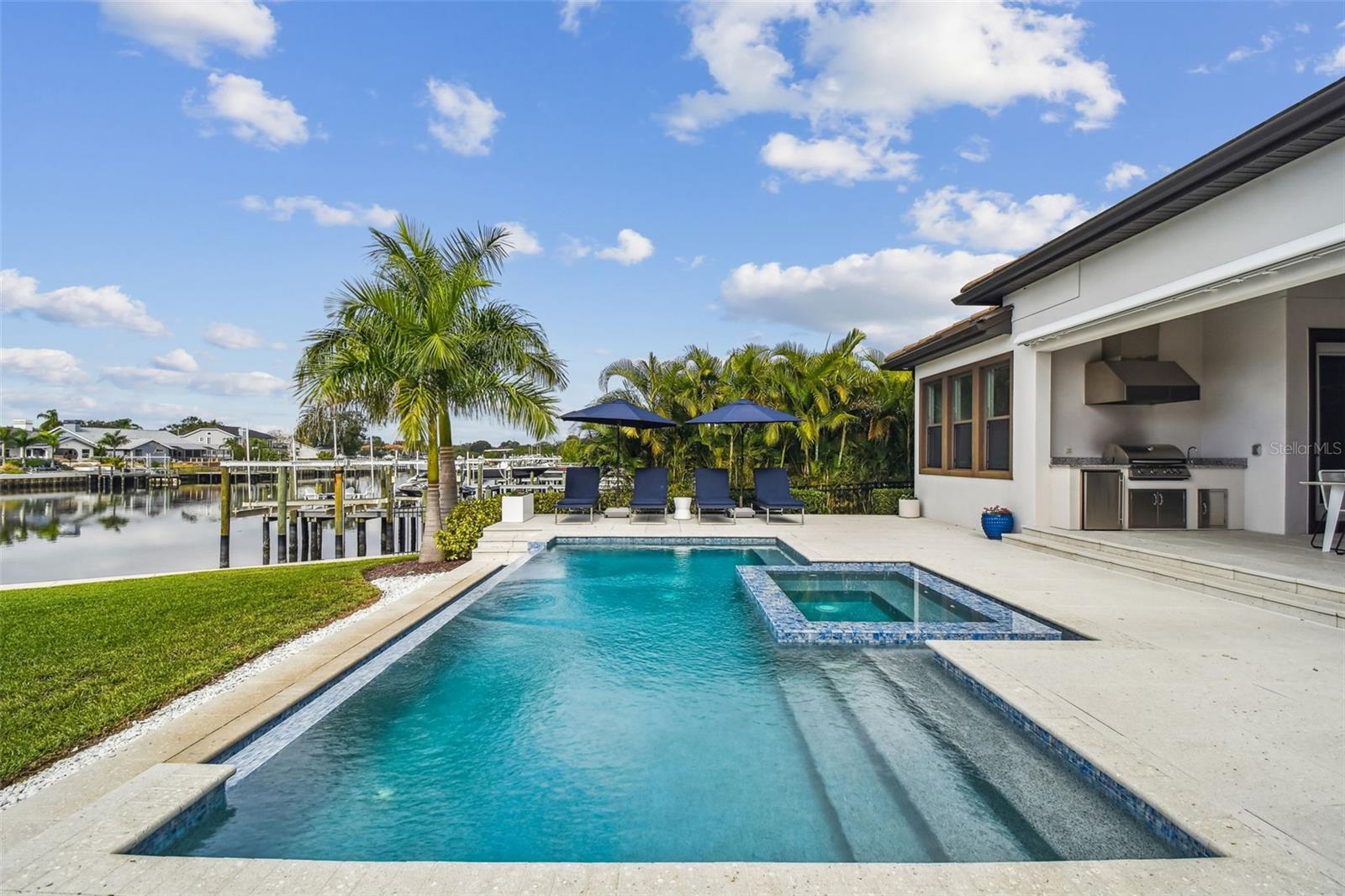 4054 ROCKY SHORES DR