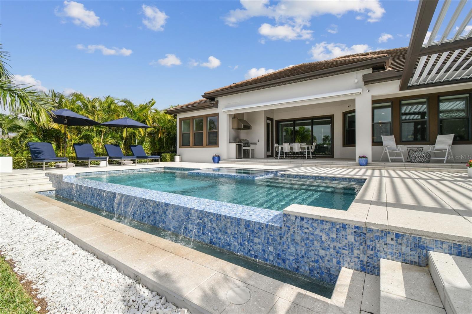 4054 ROCKY SHORES DR