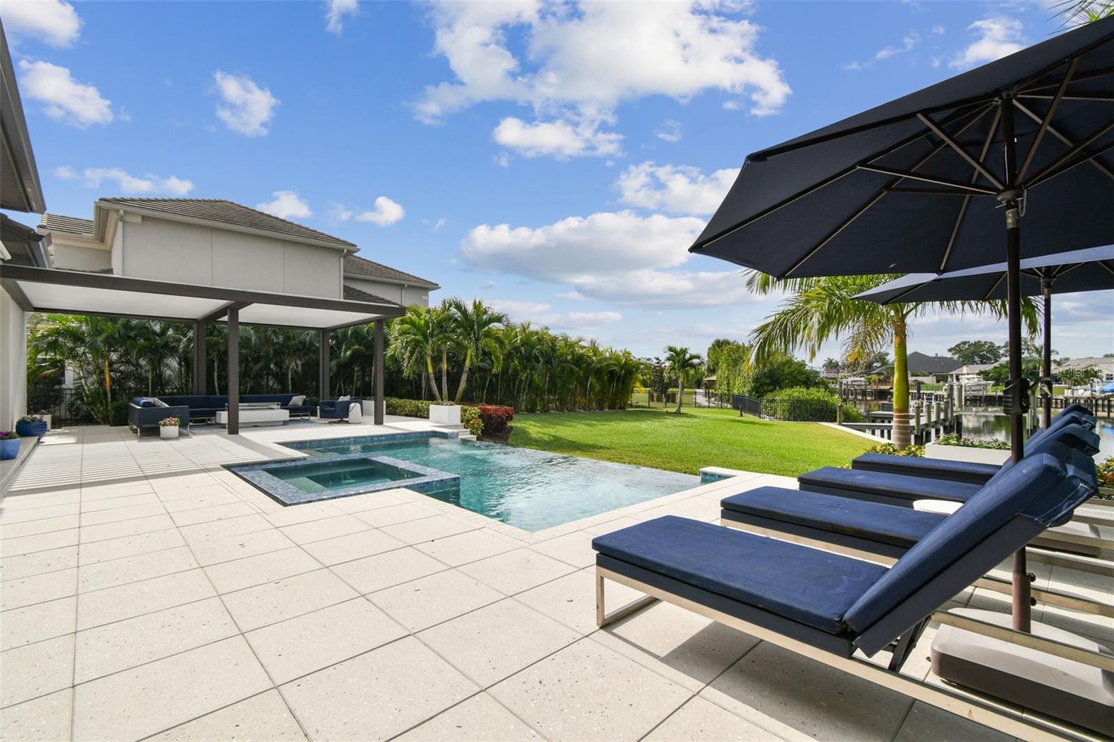 4054 ROCKY SHORES DR