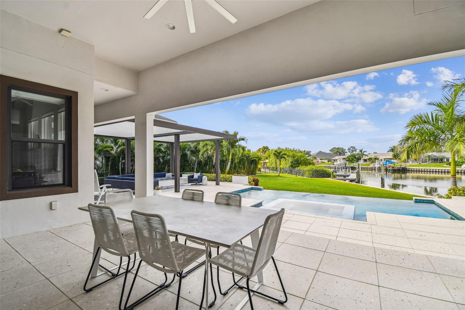 4054 ROCKY SHORES DR