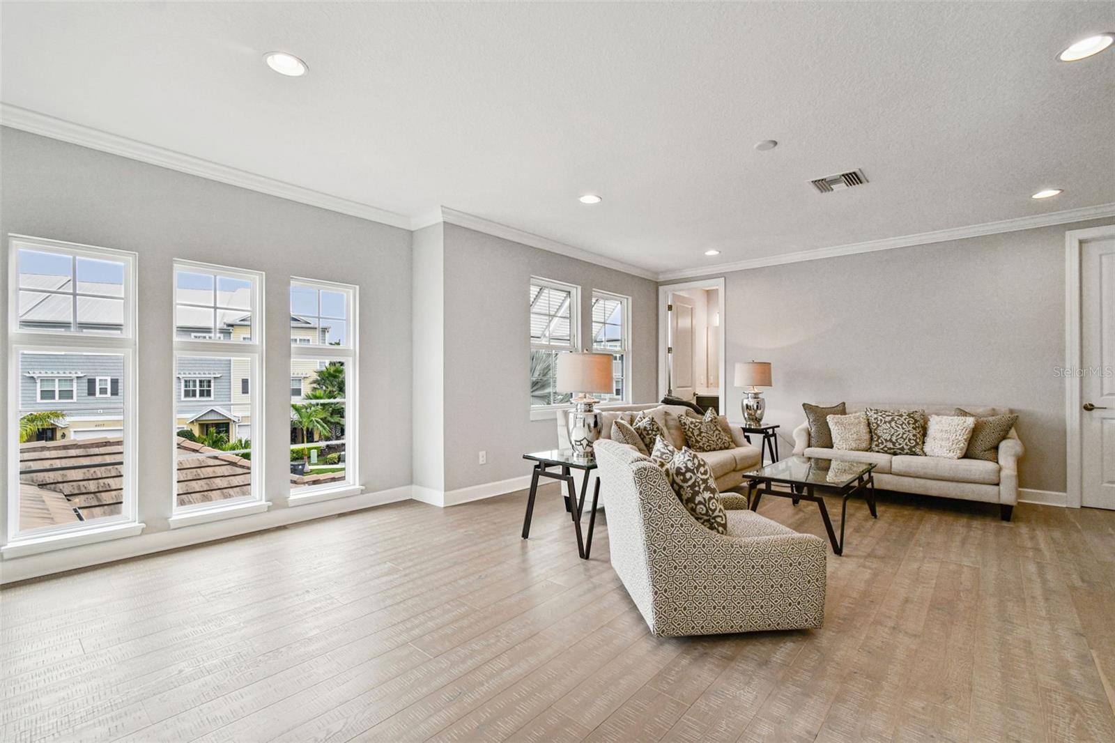 4054 ROCKY SHORES DR