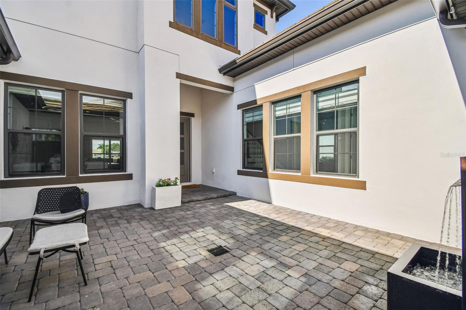 4054 ROCKY SHORES DR